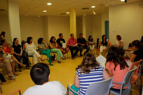 taller padres-madres-hijos-hijas sobre el cambio de etapa-junio 2014-fuente Area de Comunicacion Municipal-04