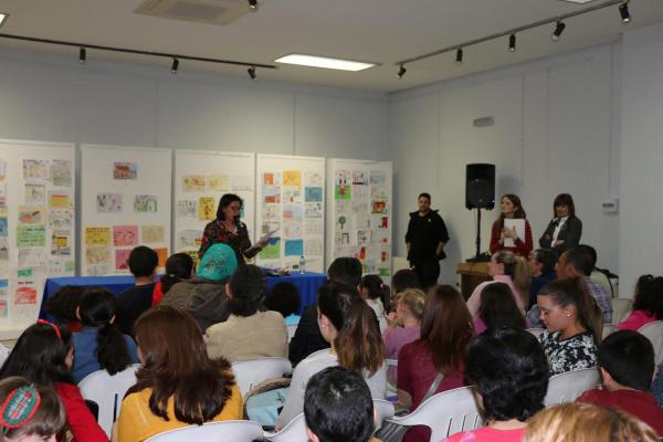 Premios concurso carteles y esloganes contra Absentismo Escolar-2015-03-12-fuente Area Comunicacion Municipal-19