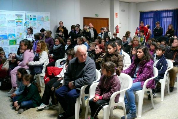 Entrega Premios Cuarto Concurso carteles y sloganes absentismo escolar-2014-02-27-fuente Area de Comunicacion Municipal-01