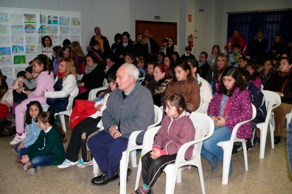 Entrega Premios Cuarto Concurso carteles y sloganes absentismo escolar-2014-02-27-fuente Area de Comunicacion Municipal-02