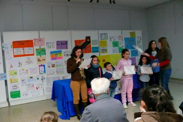 Entrega Premios Cuarto Concurso carteles y sloganes absentismo escolar-2014-02-27-fuente Area de Comunicacion Municipal-12