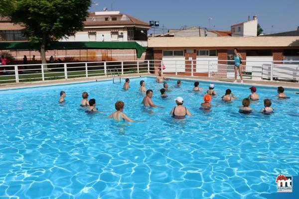 gerontogimnasia en la Piscina Municipal de Verano-junio 2015-fuente Area de Comunicacion Municipal-04