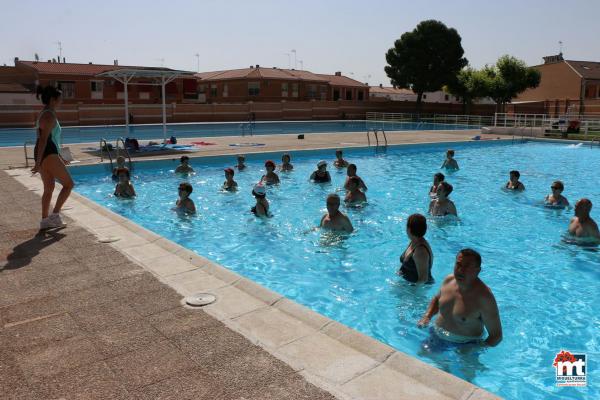 gerontogimnasia en la Piscina Municipal de Verano-junio 2015-fuente Area de Comunicacion Municipal-08