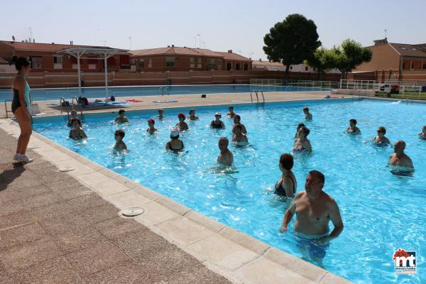 gerontogimnasia en la Piscina Municipal de Verano-junio 2015-fuente Area de Comunicacion Municipal-09