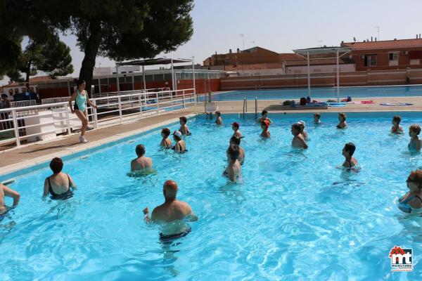 gerontogimnasia en la Piscina Municipal de Verano-junio 2015-fuente Area de Comunicacion Municipal-15