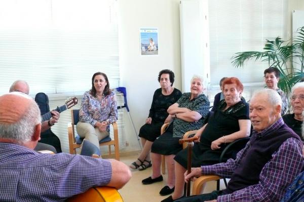 Rondalla de Jubilados en el Servicio de Estancias Diurnas-junio 2014-Fuente Area de Comunicacion Municipal-03