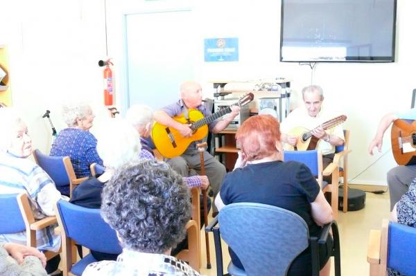 Rondalla de Jubilados en el Servicio de Estancias Diurnas-junio 2014-Fuente Area de Comunicacion Municipal-04