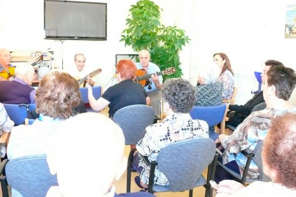 Rondalla de Jubilados en el Servicio de Estancias Diurnas-junio 2014-Fuente Area de Comunicacion Municipal-08