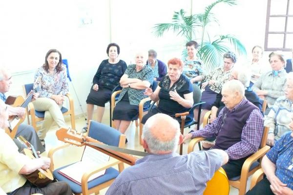 Rondalla de Jubilados en el Servicio de Estancias Diurnas-junio 2014-Fuente Area de Comunicacion Municipal-10