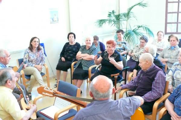 Rondalla de Jubilados en el Servicio de Estancias Diurnas-junio 2014-Fuente Area de Comunicacion Municipal-11