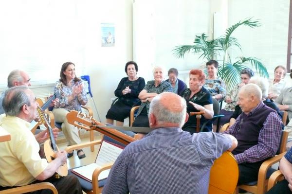 Rondalla de Jubilados en el Servicio de Estancias Diurnas-junio 2014-Fuente Area de Comunicacion Municipal-12