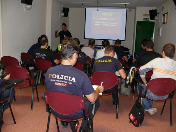 curso-policias-fuente-area-comunicacion-09-10-2009-18